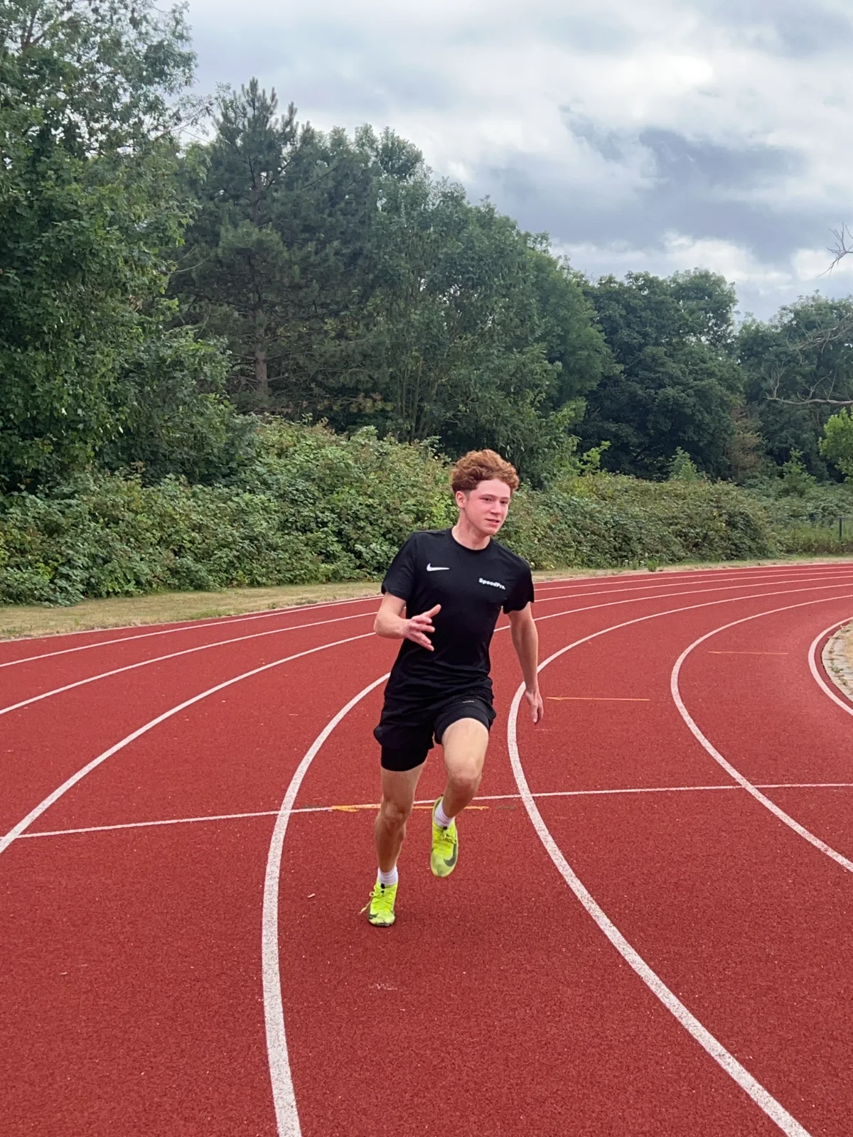 SpeedPro athlete Tommy Crosara running the bend in the black SpeedPro Nike training kit