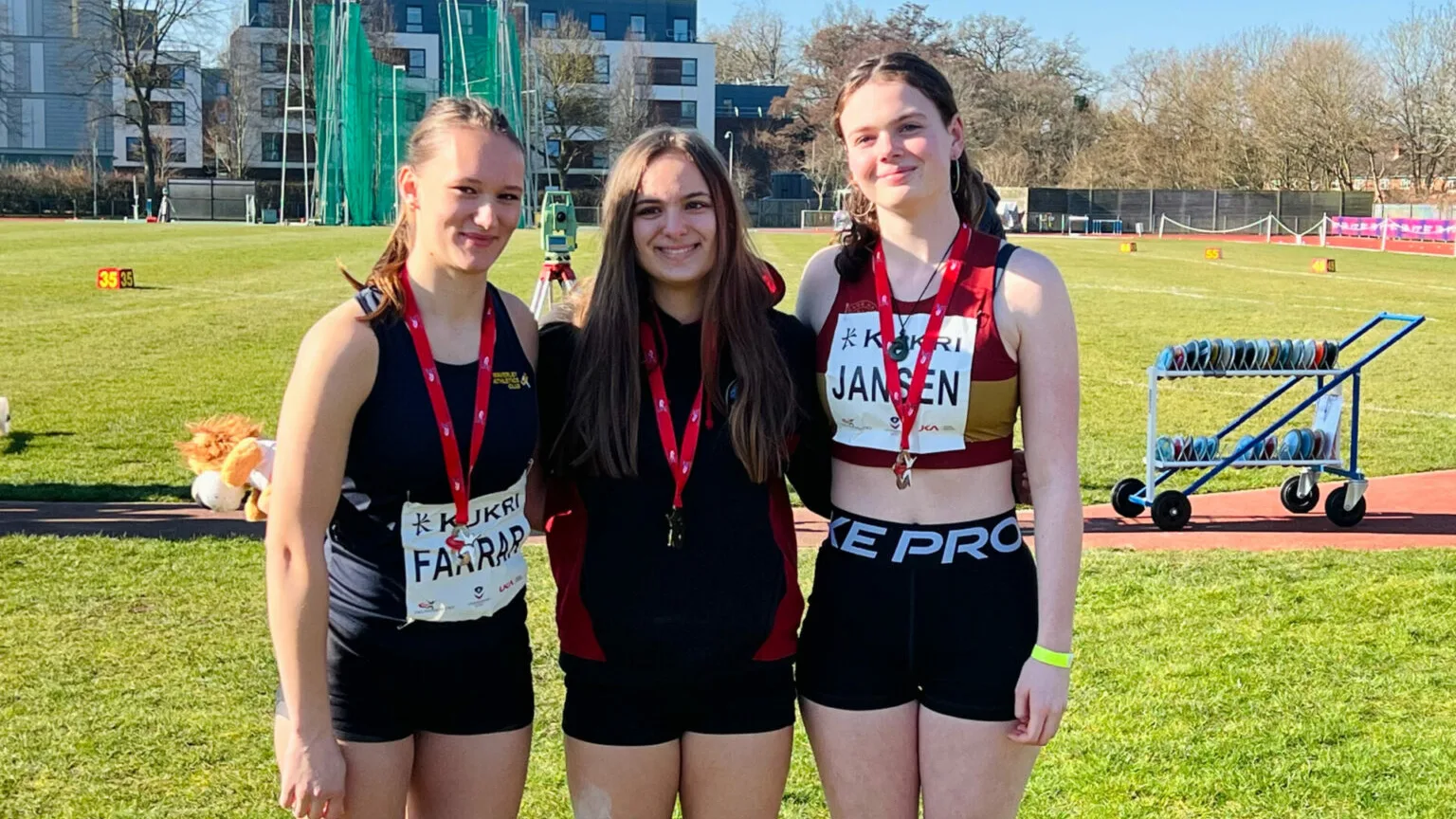 Neva Jansen with her fellow U18 discus medallists after the national final