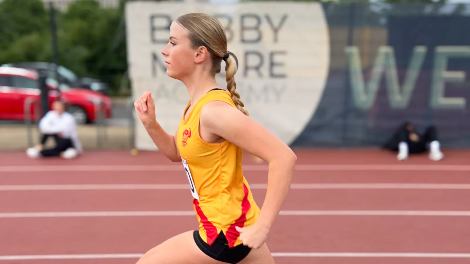 SpeedPro athlete Holly Townsend racing the 800m